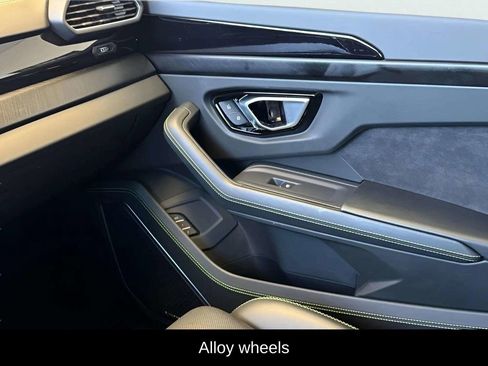 Used 2022 Lamborghini Urus image 19