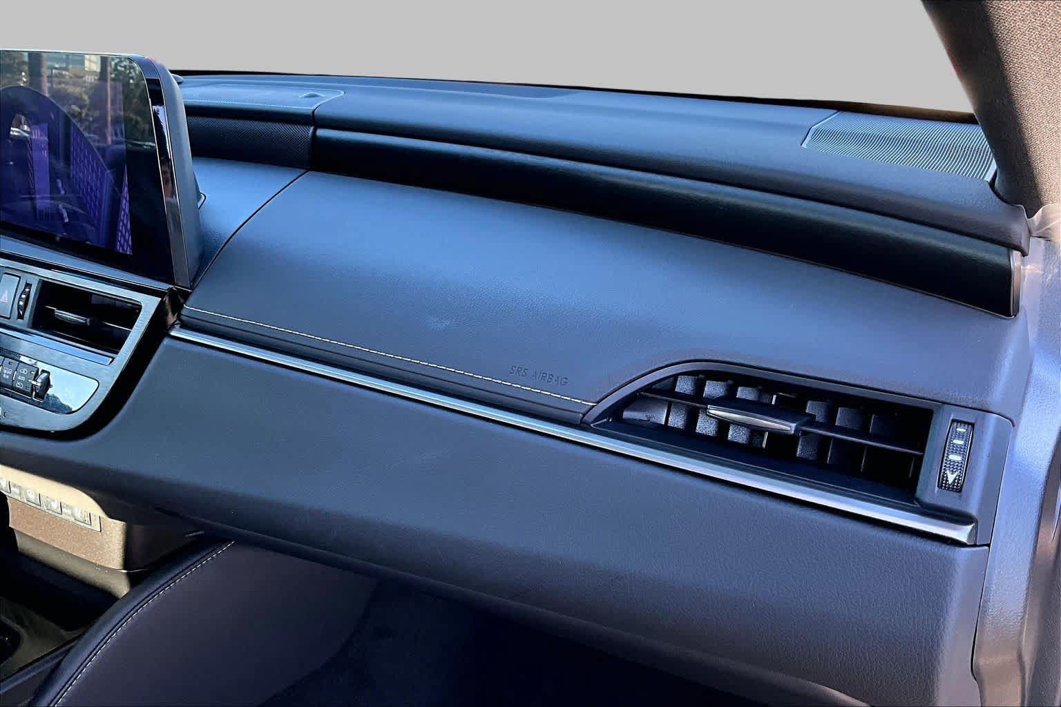 Used 2023 Lexus ES 300h w/ Accessory Package (Z1) FWD image 17