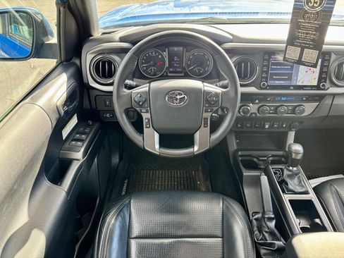 Used 2020 Toyota Tacoma TRD Off-Road w/ TRD Premium Off Road Package AWD/4WD image 2