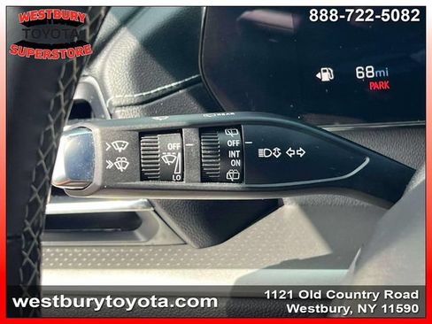 Used 2025 Chevrolet Traverse LT w/ Driver Confidence Package FWD image 26