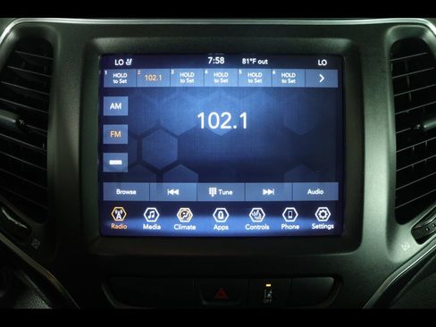 Used 2022 Jeep Cherokee Trailhawk w/ Premium Leather Package AWD/4WD image 25
