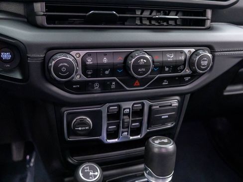 Used 2024 Jeep Wrangler Unlimited Sahara AWD/4WD image 22