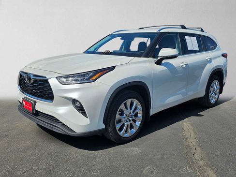 Used 2023 Toyota Highlander Limited FWD image 7