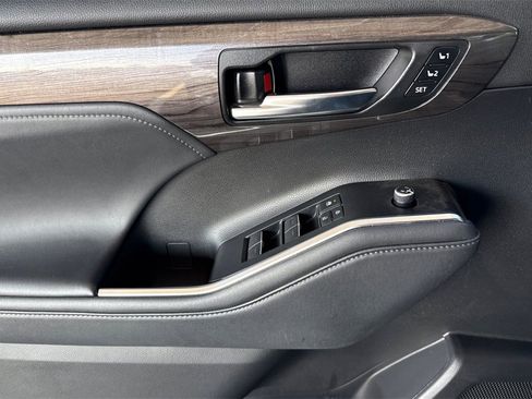 Used 2022 Toyota Highlander Platinum image 15