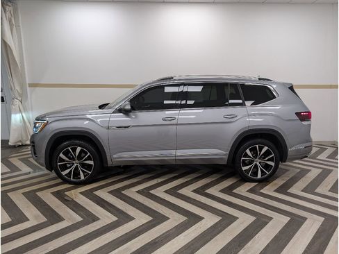 Used 2024 Volkswagen Atlas SEL Premium R-Line image 3