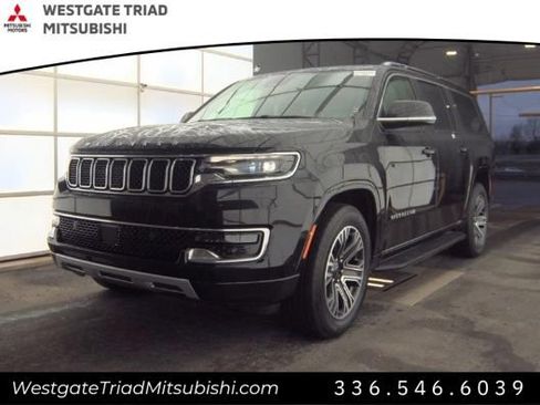 Used 2023 Jeep Wagoneer L Series II image 3