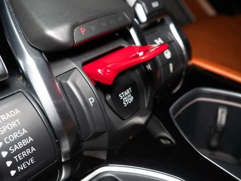 Used 2020 Lamborghini Urus image 24