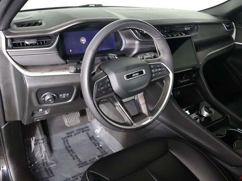 Used 2024 Jeep Grand Cherokee Limited image 28