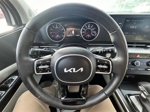 Used 2024 Kia Carnival LX image 20