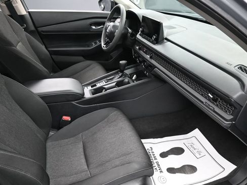 Used 2025 Honda Accord SE image 32
