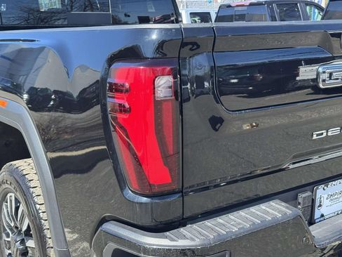 Used 2024 GMC Sierra 2500 Denali Ultimate AWD/4WD image 8