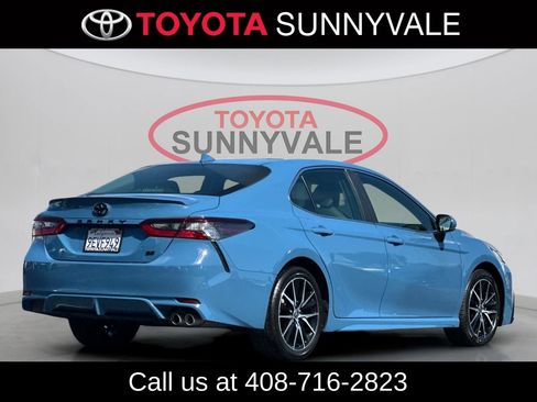 Used 2023 Toyota Camry SE FWD image 3