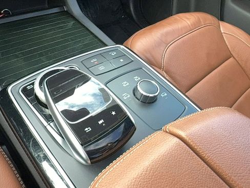 Used 2017 Mercedes-Benz GLS 550 4MATIC image 24