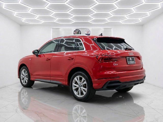 Used 2022 Audi Q3 2.0T Premium w/ Convenience Package AWD/4WD image 3
