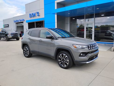 Used 2023 Jeep Compass Limited AWD/4WD image 4