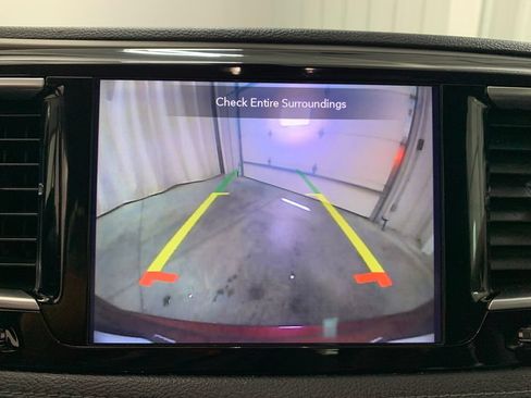 Used 2019 Chrysler Pacifica Limited FWD image 10