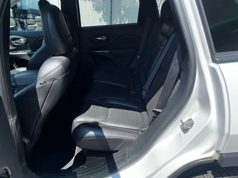 Used 2019 Jeep Cherokee Limited w/ Luxury Group AWD/4WD image 19