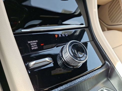 New 2025 Jeep Grand Cherokee Limited w/ Luxury Tech Group II image 12