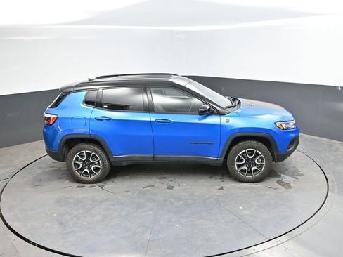 Used 2025 Jeep Compass Trailhawk AWD/4WD image 44