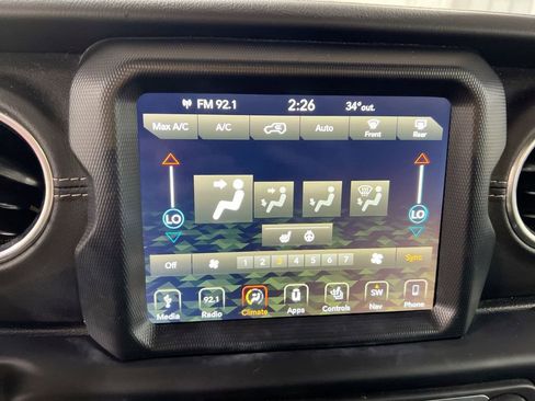 Used 2019 Jeep Wrangler Unlimited Sahara w/ Uconnect 4C Nav & Sound Group image 17