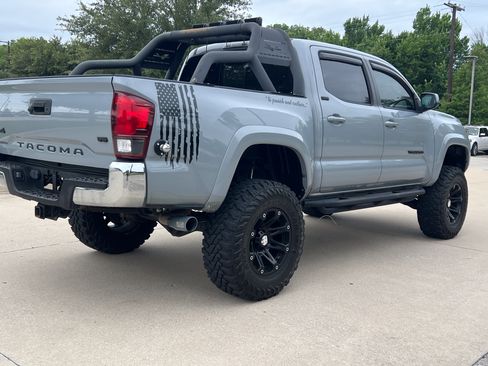Used 2019 Toyota Tacoma SR5 AWD/4WD image 10