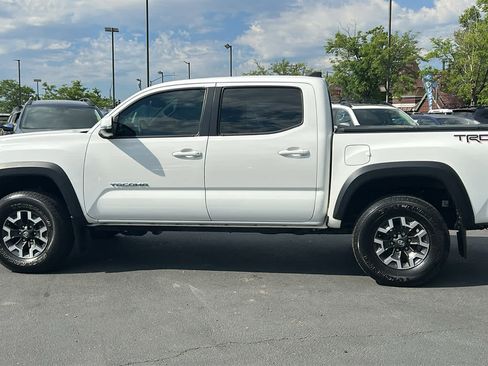 Used 2021 Toyota Tacoma TRD Off-Road w/ Technology Package AWD/4WD image 8