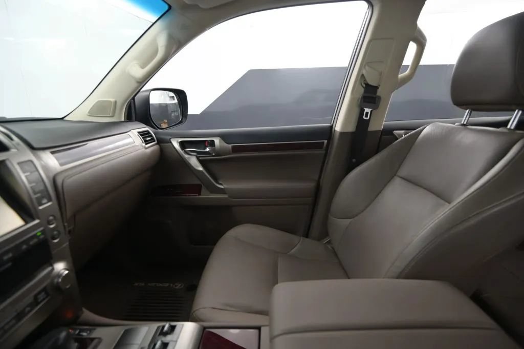 Used 2018 Lexus GX 460 Premium w/ Premium Package AWD/4WD image 29