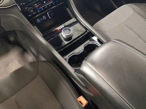 Used 2023 Jeep Grand Cherokee Laredo AWD/4WD image 26