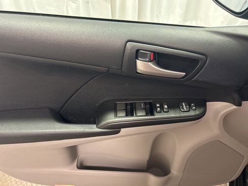 Used 2012 Toyota Camry LE image 4