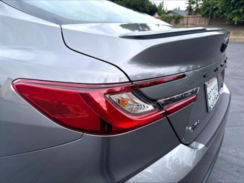 Used 2025 Toyota Camry SE w/ Convenience Package FWD image 32