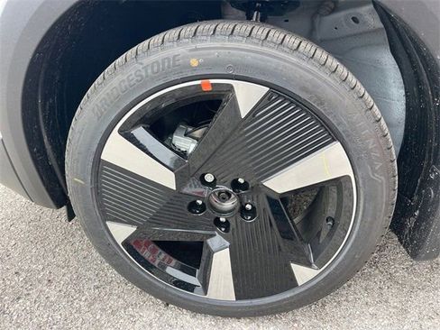 New 2025 Nissan Kicks SR w/ Illumination Package image 13