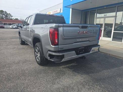 Used 2025 GMC Sierra 1500 SLT image 3