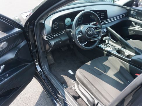 Used 2023 Hyundai Elantra SEL w/ Convenience Package FWD image 7