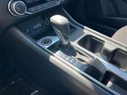 Used 2025 Nissan Sentra SV FWD image 40