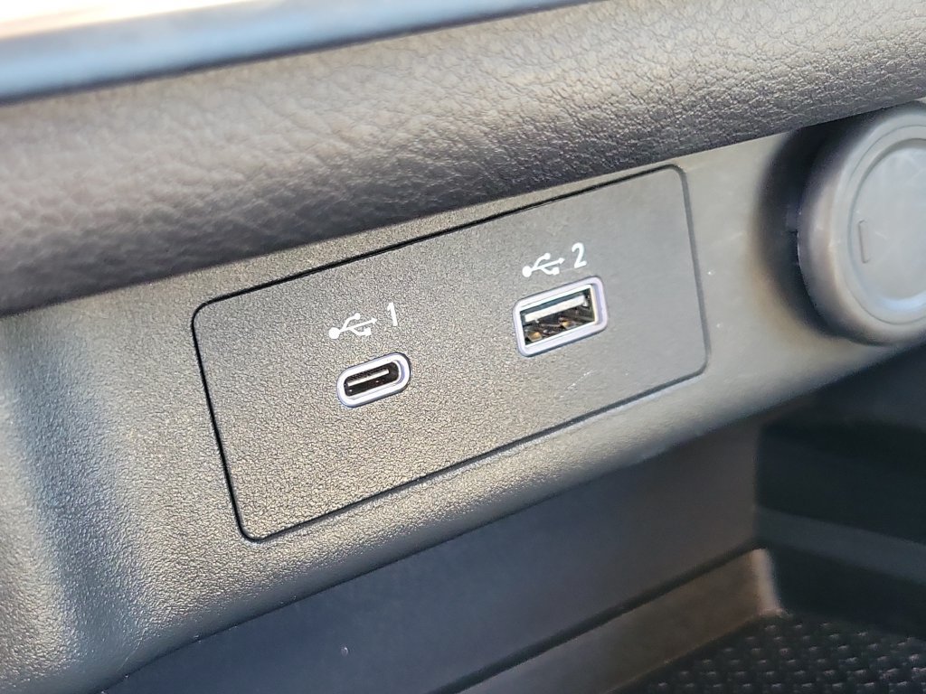 Certified 2023 Nissan Rogue SV FWD image 29