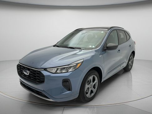 Used 2024 Ford Escape ST-Line w/ Tech Pack #1 AWD/4WD image 3