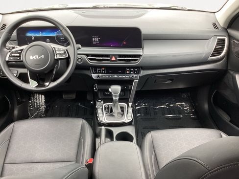 Used 2024 Kia Seltos EX FWD image 4