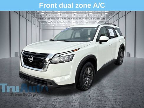 Used 2025 Nissan Pathfinder SV AWD/4WD image 3