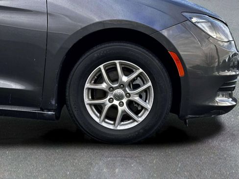 Used 2020 Chrysler Voyager Lxi image 9