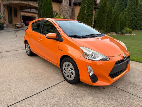 Used 2016 Toyota Prius C One FWD image 4