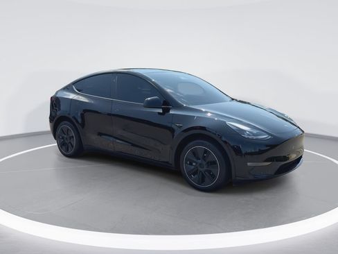 Used 2023 Tesla Model Y Long Range AWD/4WD image 4