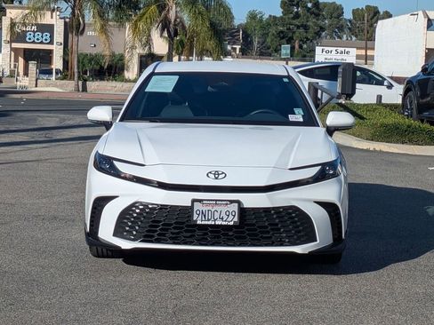 Used 2025 Toyota Camry SE image 2