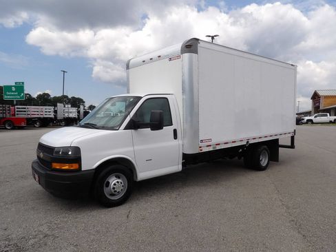 Used 2019 Chevrolet Express 3500 Extended RWD image 3