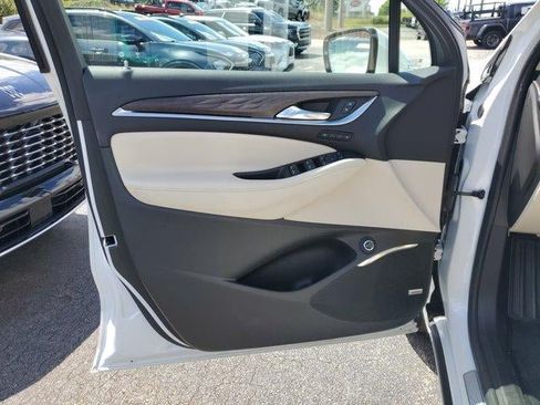 Used 2022 Buick Enclave Avenir FWD image 19