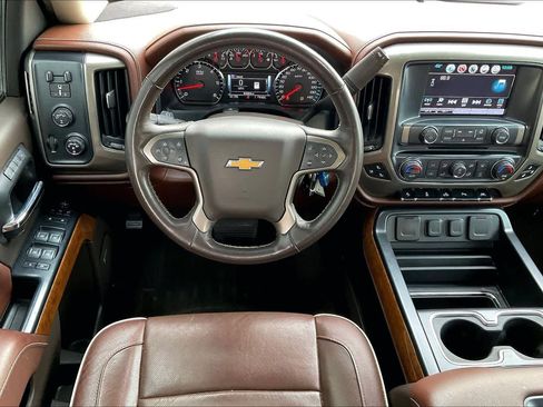 Used 2018 Chevrolet Silverado 1500 High Country image 5