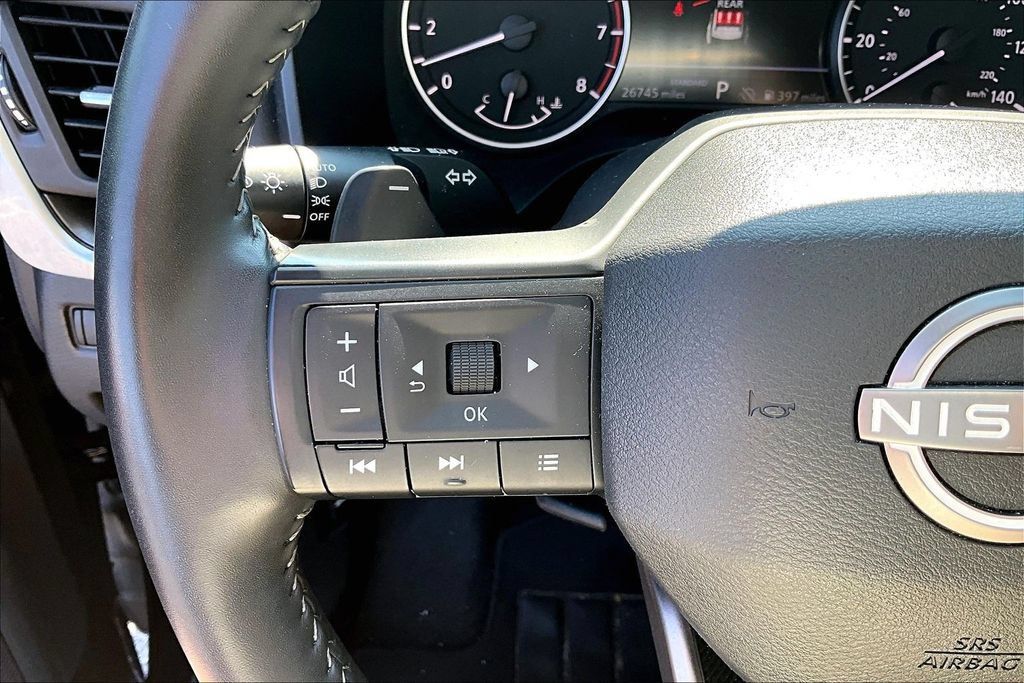 Used 2025 Nissan Rogue SV FWD image 11