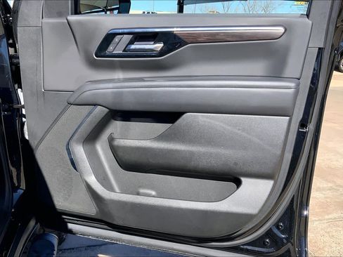 Certified 2025 Chevrolet Suburban Z71 image 22