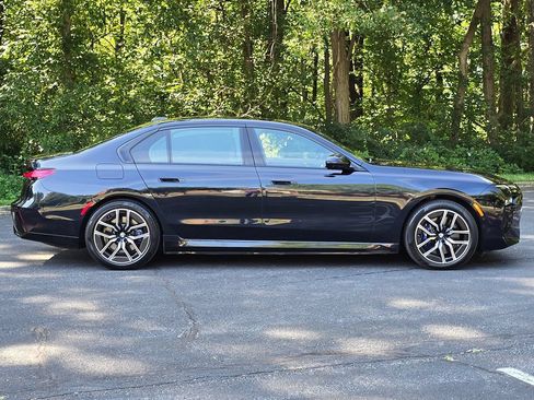 Used 2023 BMW i7 xDrive60 AWD/4WD image 7