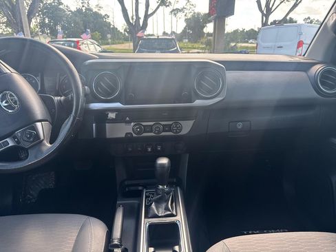 Used 2019 Toyota Tacoma SR5 RWD image 10