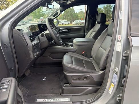 Used 2025 Chevrolet Suburban Z71 AWD/4WD image 20